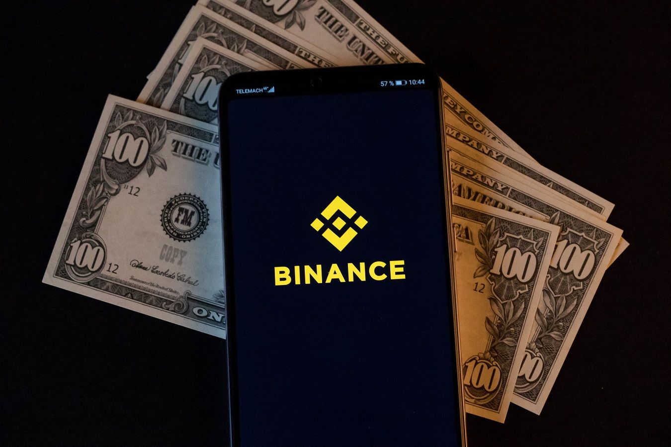 Binance users demand to return the money after software malfunction and crypto  crash